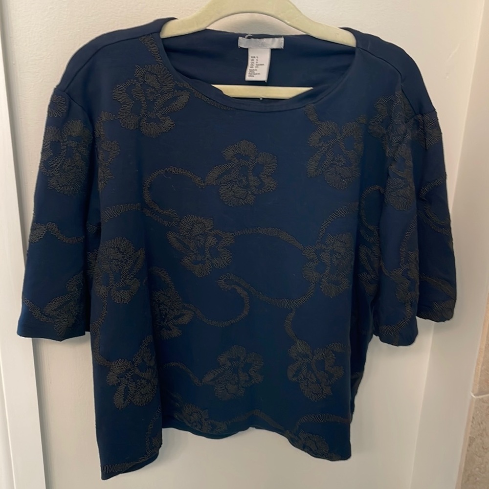 H&M top. Size small Navy